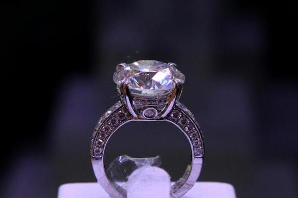 80分的钻石戒指回收能卖多少钱