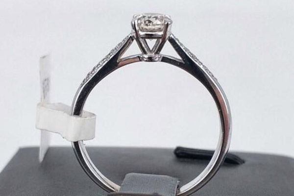 18k金钻石戒指回收价格多少和品牌有关吗