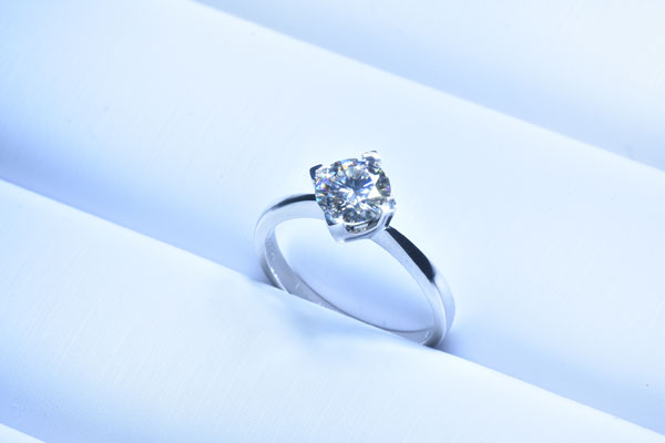 一百万的钻石戒指通常是在怎样的克拉值上