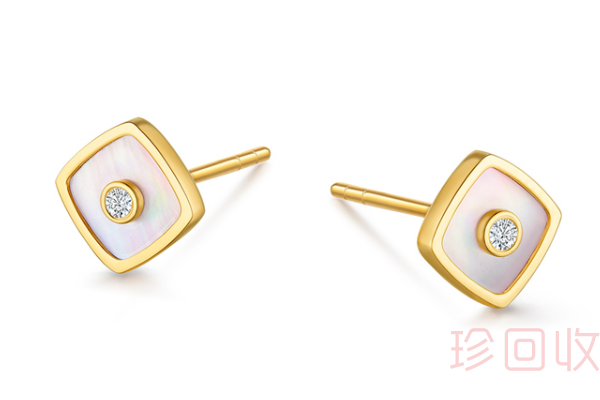 六福珠宝网络专款18K金几何钻石粉贝母耳钉