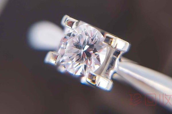 5600的钻石戒指能回收多少钱得看主钻